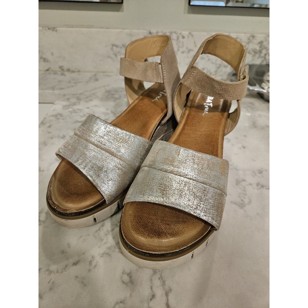 DIBA TRUE "Bubble Pop" Wedge Heels-Peep Toe-Ankle Strap-Silver/Metallic-10M-EUC